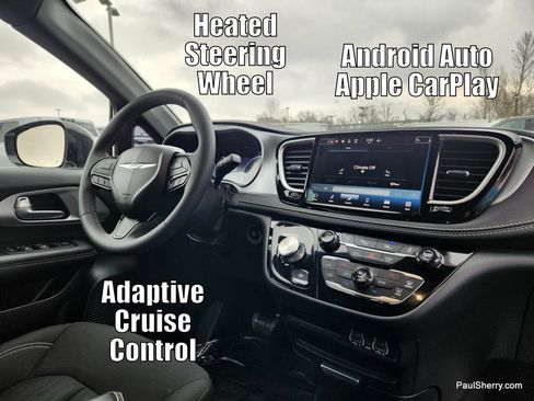 Used 2024 Chrysler Pacifica Touring image 2