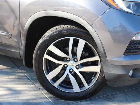 Used 2017 Honda Pilot Touring image 3