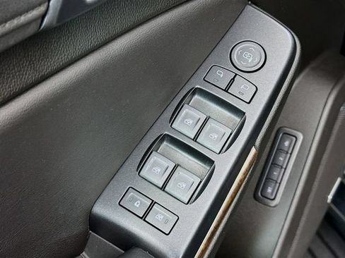 Used 2019 Chevrolet Suburban LT AWD/4WD image 18