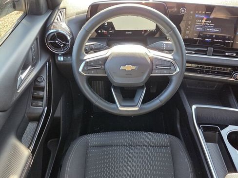 Certified 2025 Chevrolet Equinox LT image 9