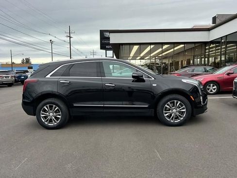 Used 2023 Cadillac XT5 Premium Luxury w/ Technology Package image 2