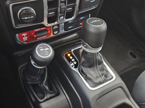 Used 2024 Jeep Gladiator Rubicon w/ Safety Group AWD/4WD image 16