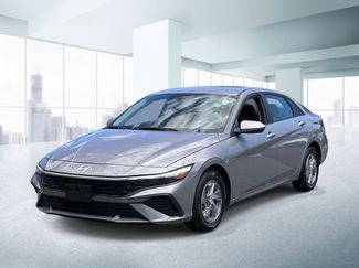 Used 2025 Hyundai Elantra SE FWD video 1