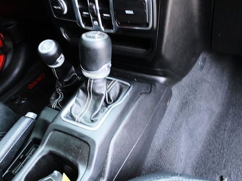 Used 2020 Jeep Wrangler Unlimited Sahara AWD/4WD image 17