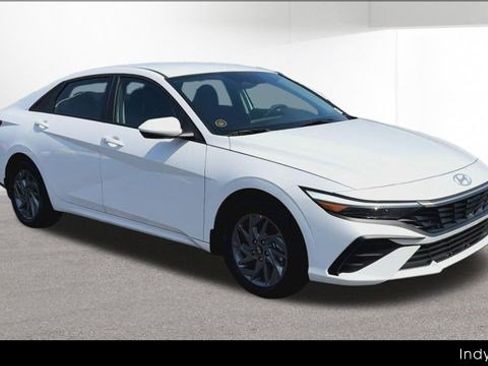 Used 2025 Hyundai Elantra Hybrid FWD image 90