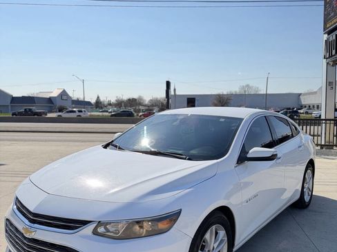 Used 2018 Chevrolet Malibu LT FWD image 3