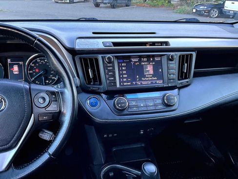 Used 2018 Toyota RAV4 XLE w/ Convenience Package AWD/4WD image 6