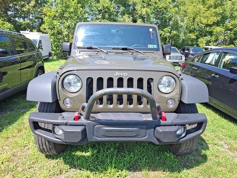 Used 2015 Jeep Wrangler Unlimited Rubicon AWD/4WD image 2