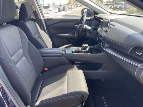 Used 2025 Nissan Rogue SV FWD image 27