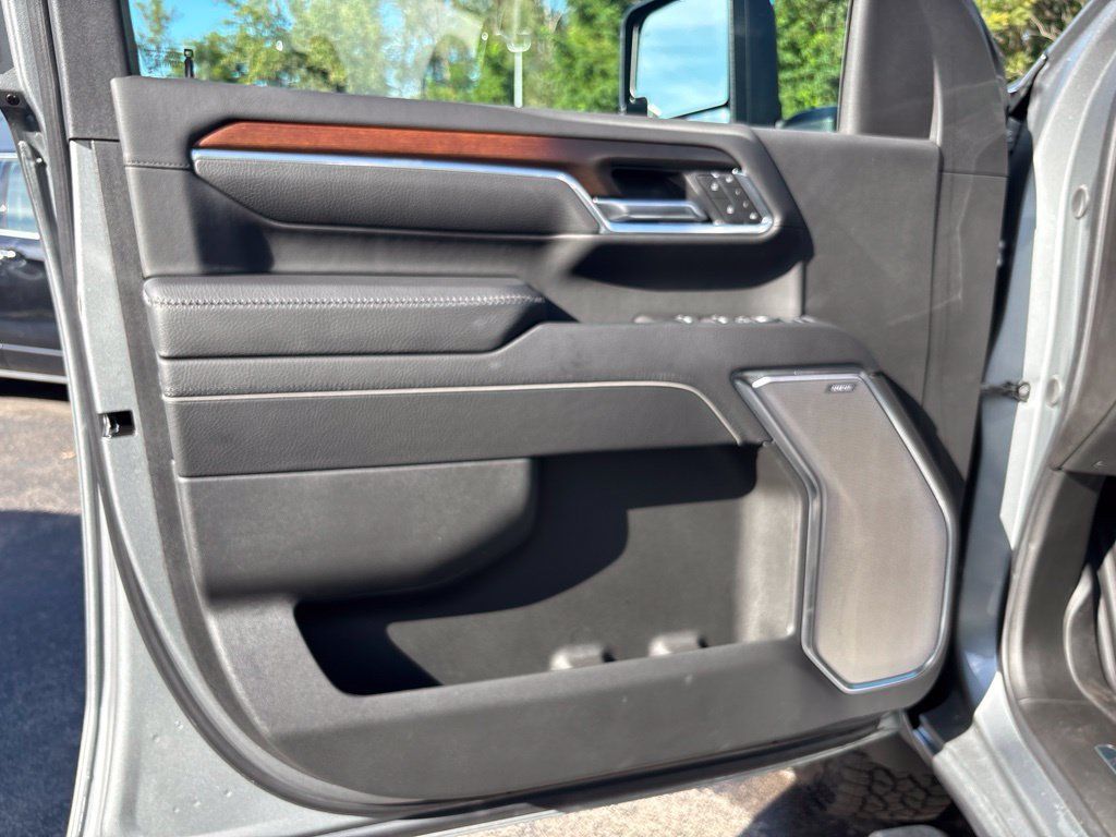 Used 2025 GMC Sierra 2500 Denali w/ Technology Package AWD/4WD image 16