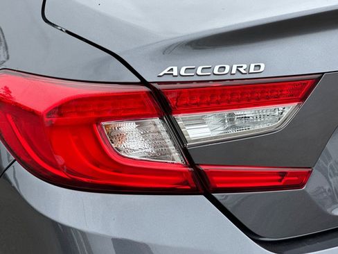 Used 2018 Honda Accord EX image 32