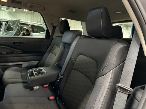 Used 2024 Nissan Pathfinder SV AWD/4WD image 19