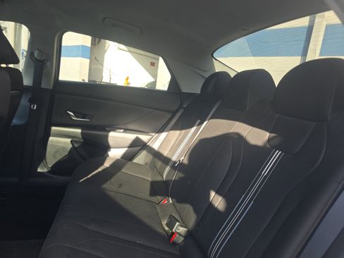 Used 2022 Hyundai Elantra SEL image 14