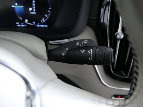 Used 2019 Volvo XC60 T8 Inscription w/ Advanced Package image 32