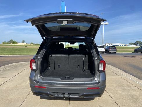 Used 2025 Ford Explorer ST-Line w/ ST-Line Street Pack AWD/4WD image 29