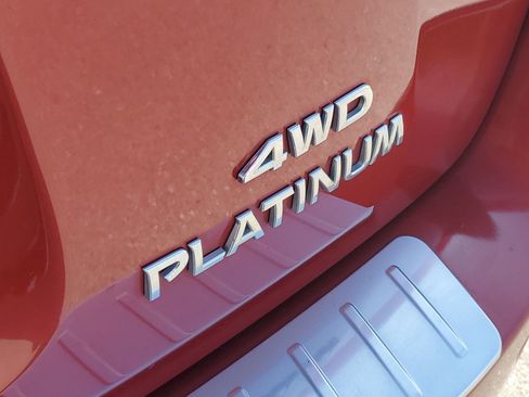 Used 2017 Nissan Pathfinder Platinum w/ Family Entertainment Package AWD/4WD image 8