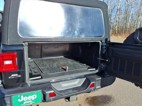 Used 2021 Jeep Wrangler Unlimited Rubicon w/ LED Lighting Group AWD/4WD image 14