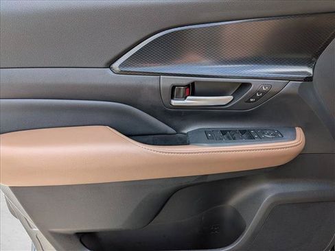 Used 2026 Toyota Grand Highlander AWD Hybrid image 10