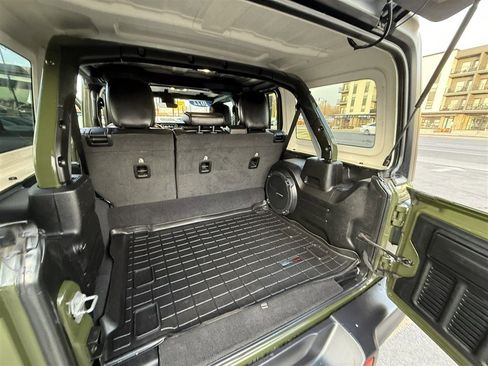 Used 2022 Jeep Wrangler Unlimited Sahara w/ Cold Weather Group image 18