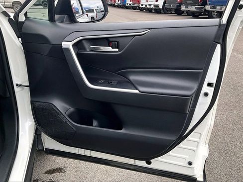 Used 2021 Toyota RAV4 XLE Premium image 24