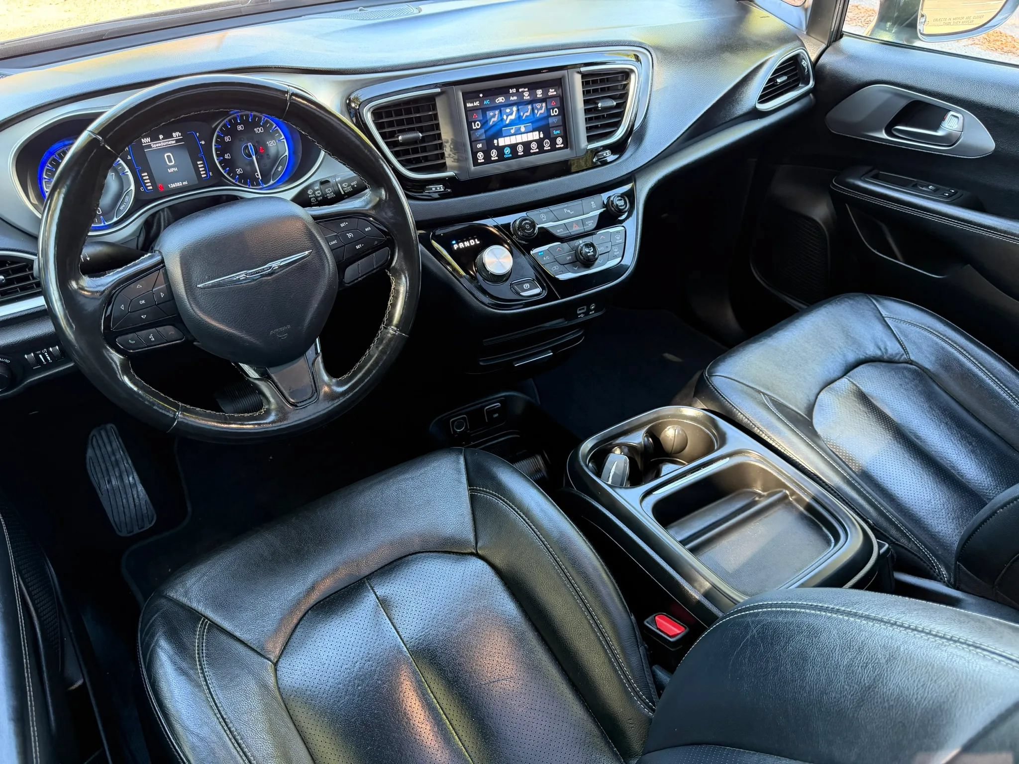 Used 2020 Chrysler Pacifica Touring-L w/ S Appearance Package FWD image 8