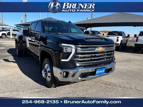 Used 2024 Chevrolet Silverado 3500 LTZ w/ LTZ Convenience Package image 3