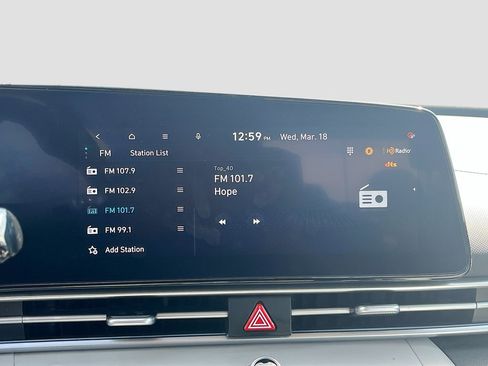 Used 2024 Hyundai Elantra Limited image 15