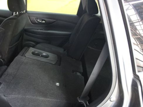 Used 2019 Nissan Rogue SV FWD image 9