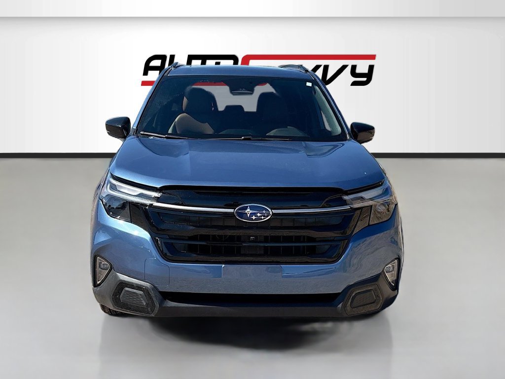 Used 2025 Subaru Forester Touring AWD/4WD image 2