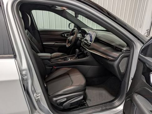 Used 2025 Jeep Compass Trailhawk AWD/4WD image 26