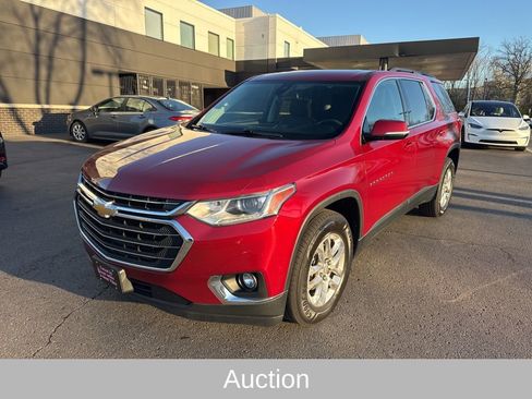 Used 2020 Chevrolet Traverse LT image 1