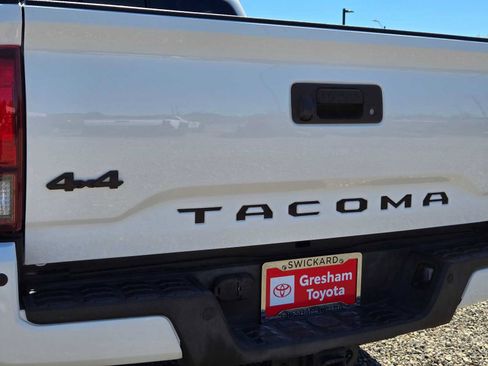Used 2020 Toyota Tacoma SR5 AWD/4WD image 18