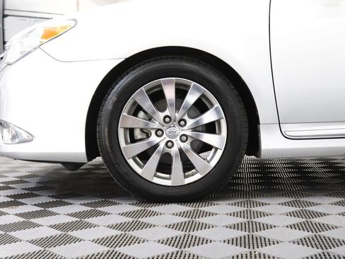 Used 2011 Toyota Avalon Limited FWD image 6
