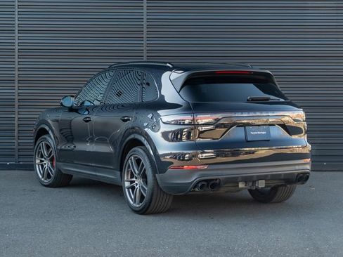 Used 2022 Porsche Cayenne S AWD/4WD image 3