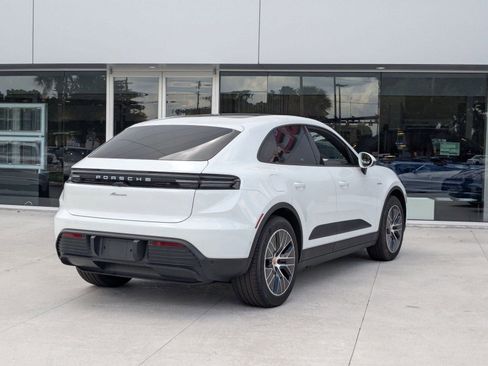 Used 2025 Porsche Macan Electric RWD image 9