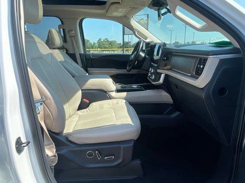 Used 2022 Ford Expedition Limited RWD image 17