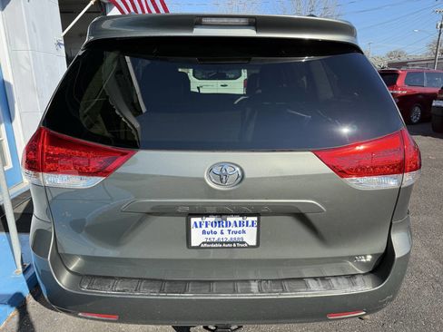Used 2012 Toyota Sienna XLE image 10