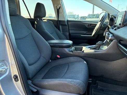 Used 2020 Toyota RAV4 LE image 14