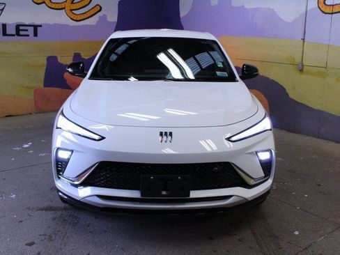 Used 2025 Buick Envista Sport Touring image 3