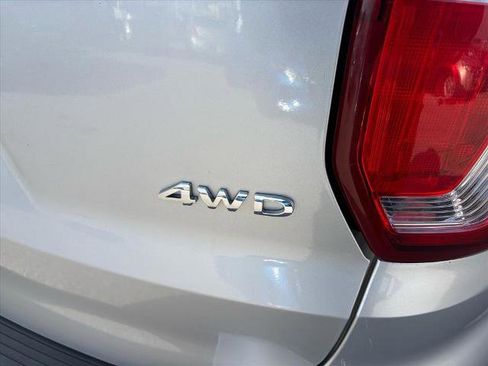 Certified 2019 Ford Explorer XLT w/ Equipment Group 202A image 24