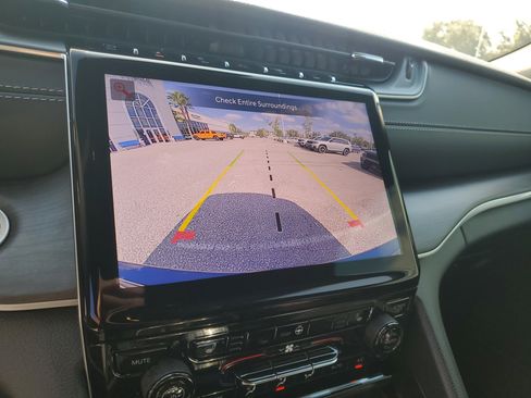 New 2025 Jeep Grand Cherokee Limited w/ Black Appearance Package image 17