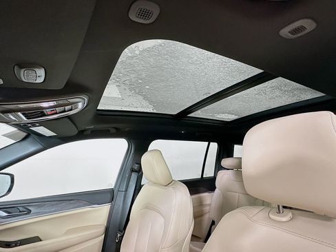 New 2025 Jeep Grand Cherokee L Limited image 30