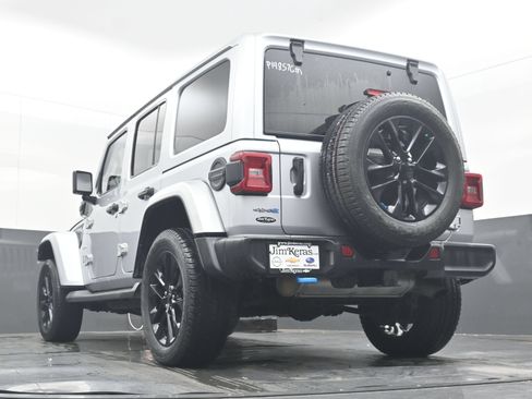 Used 2023 Jeep Wrangler Unlimited Sahara w/ Cold Weather Group AWD/4WD image 28