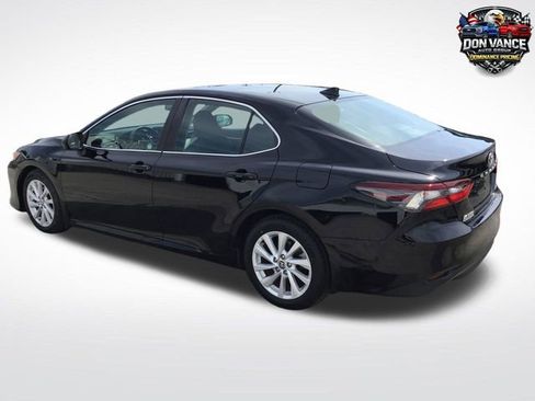 Used 2021 Toyota Camry LE FWD image 3