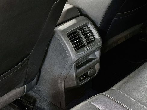 Used 2019 Volkswagen Tiguan SEL FWD image 17