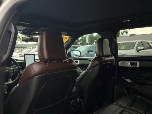 Used 2020 Ford Explorer Platinum w/ Premium Technology Package image 15
