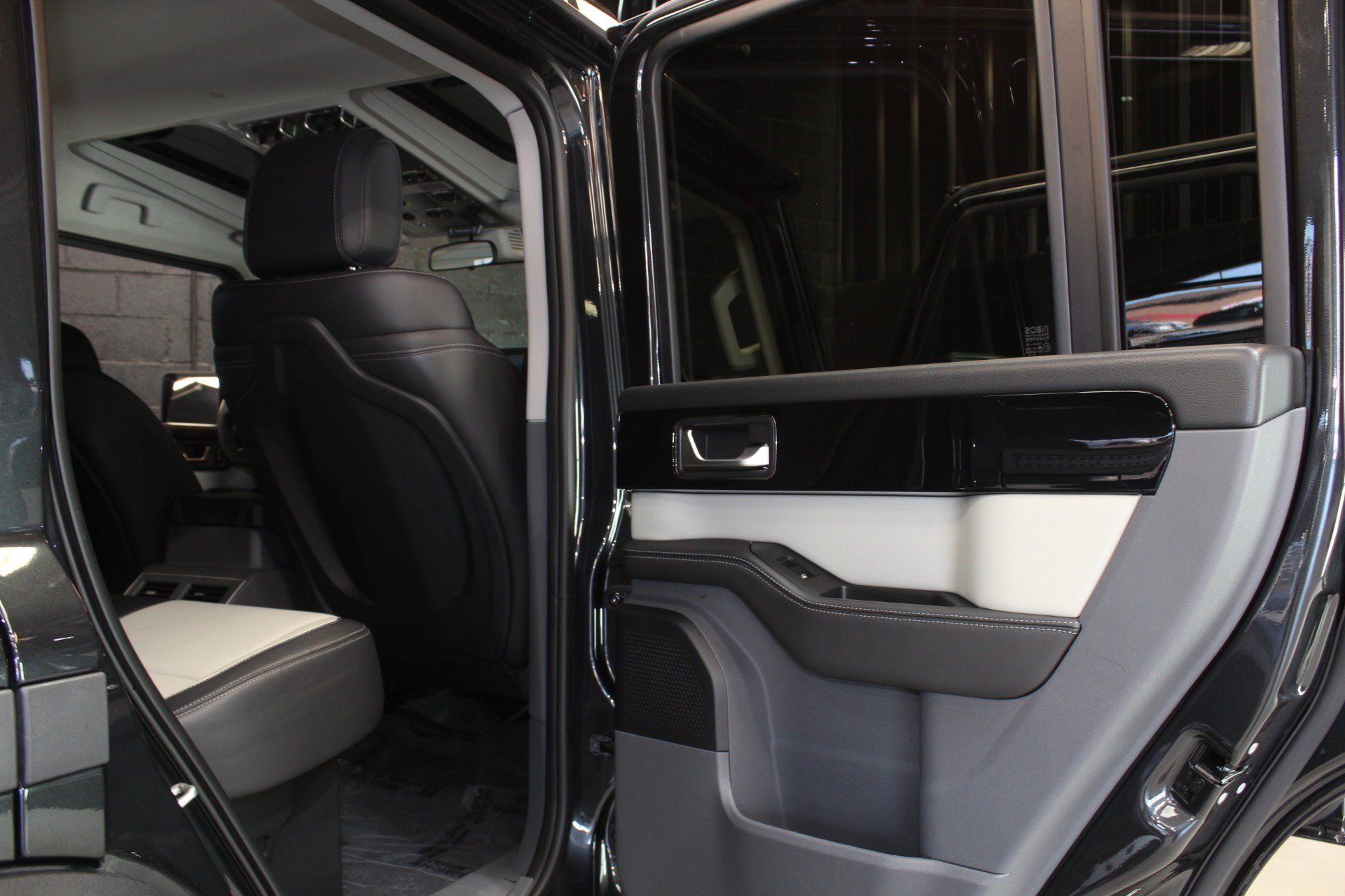Used 2024 INEOS Grenadier Station Wagon AWD/4WD image 46