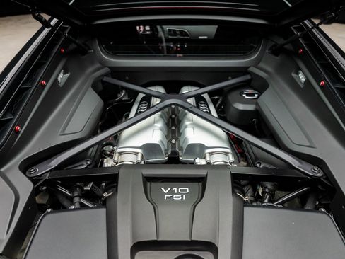 Used 2017 Audi R8 V10 w/ 20" Wheel Package image 37