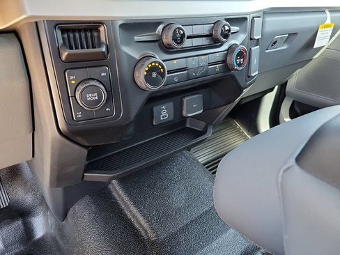 New 2026 Ford F250 XL w/ XL Off-Road Package AWD/4WD image 25