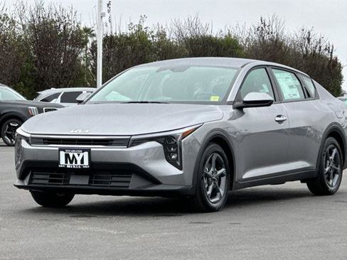 New 2025 Kia K4 LXS image 8